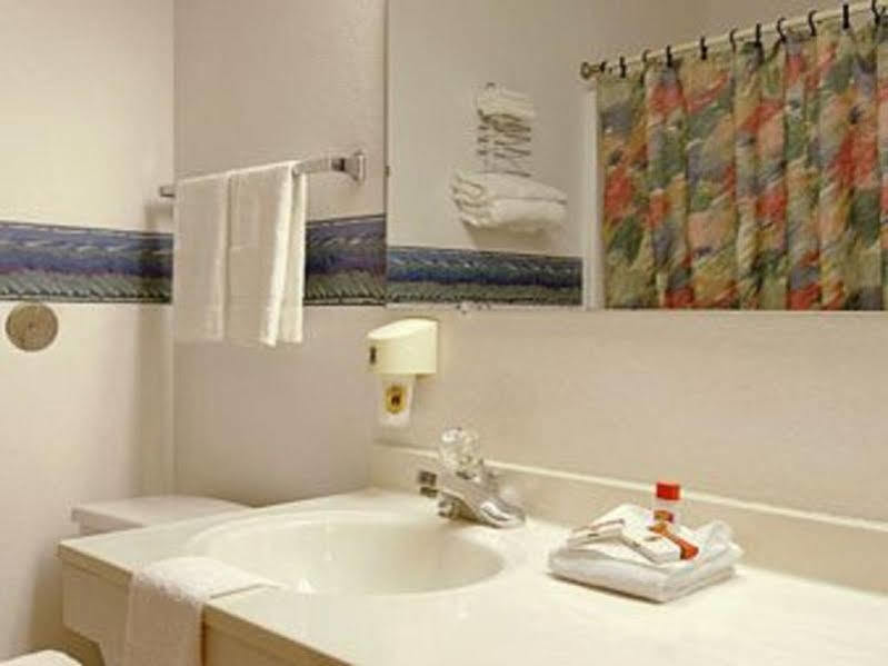 Motel Super 8 By Wyndham Omaha/West Dodge Esterno foto